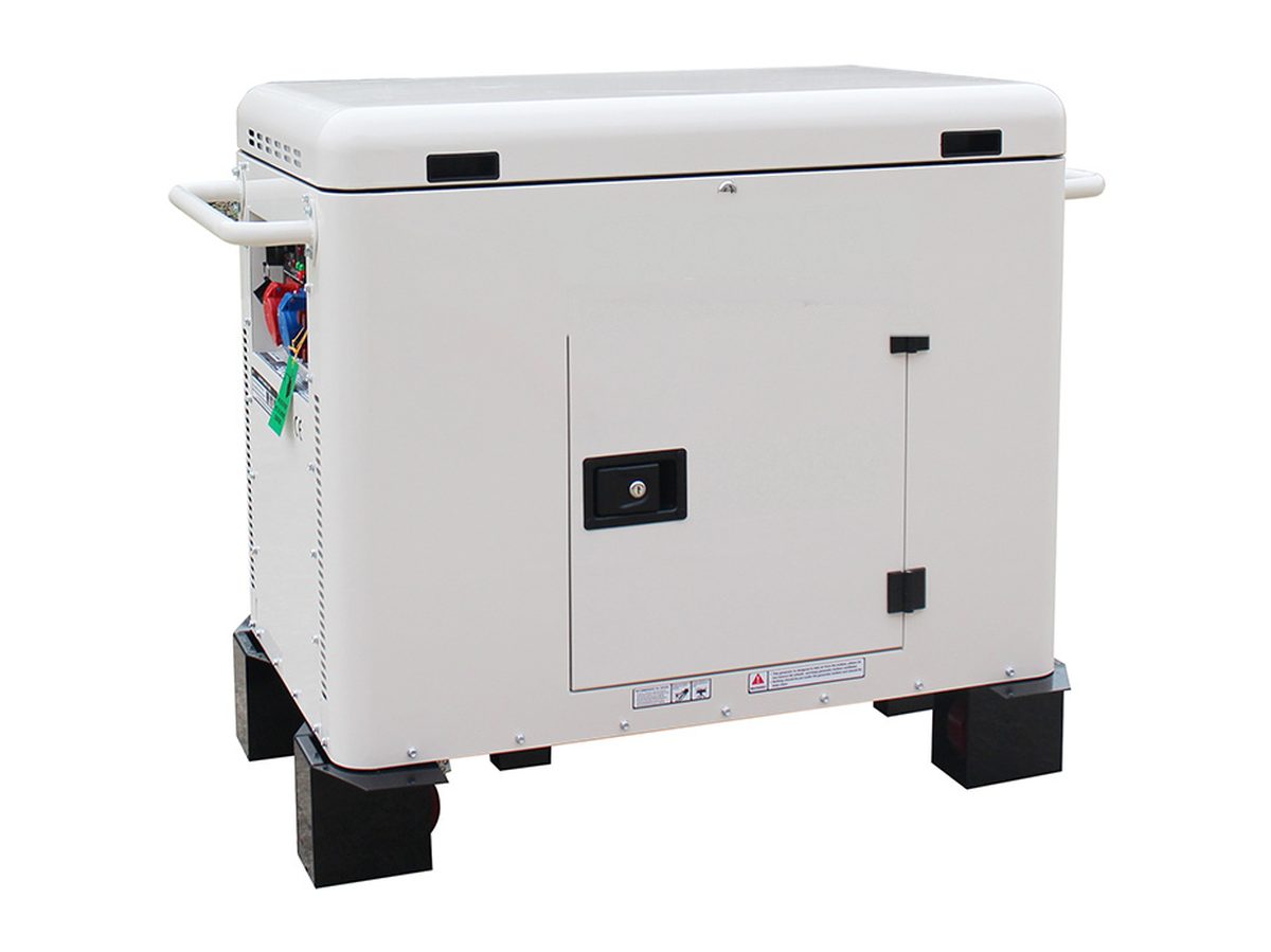GB-22000T — 19 кВт · кожух на раме, три топлива, 3 фазы, кожух на раме серии GB: на опорах, белый фон