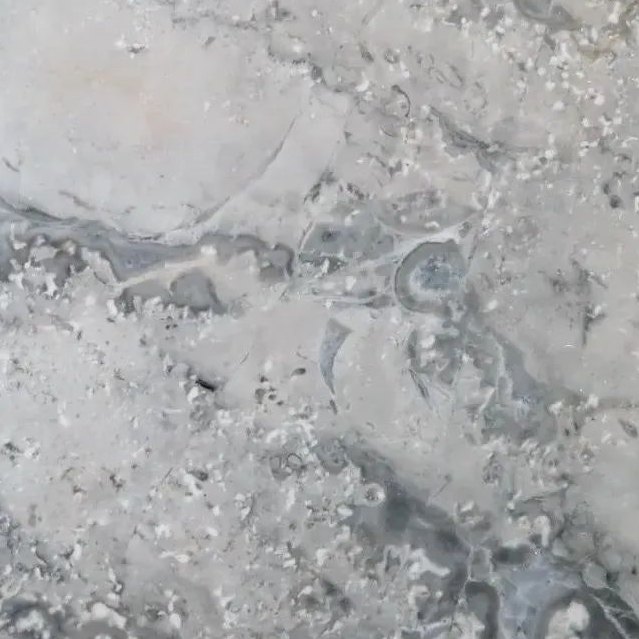 Light Fish Belly Grey — Светло-серый мрамор с пятнами