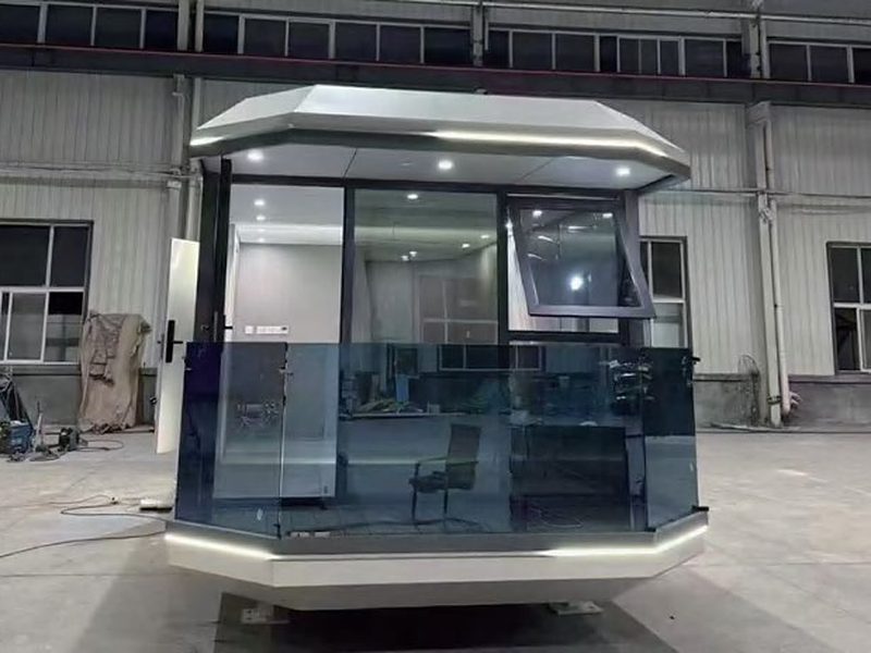 SC-04 — Капсула 5,5 м, фото малой капсулы с остеклением в цеху