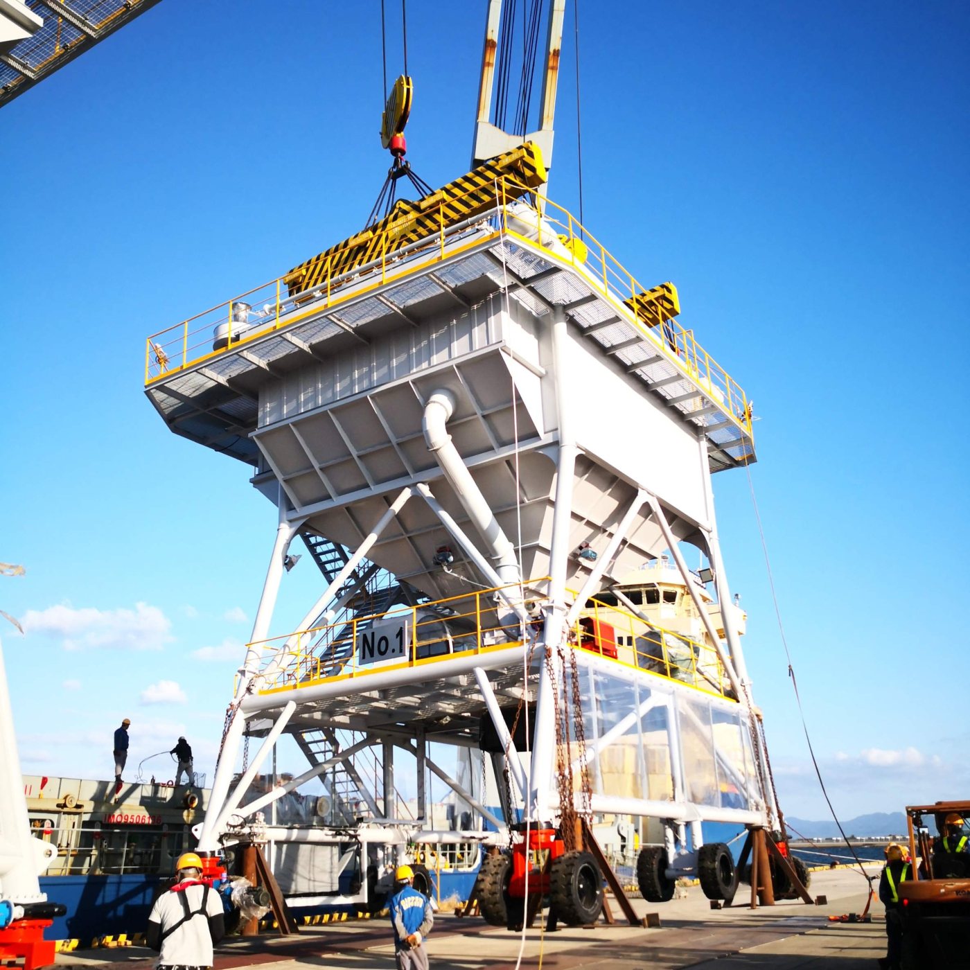Эко-бункер с пылеподавлением для разгрузки грейфером — фото 3