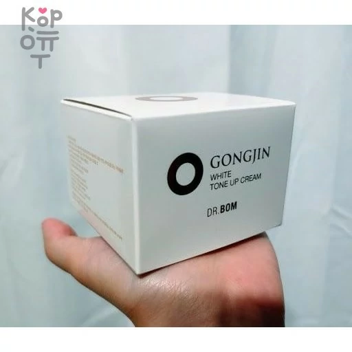 DR.BOM GONGJIN WHITE TONE UP CREAM Выравнивающий тон кожи крем для лица 50мл. Для всех типов кожи, купить с доставкой на дом Мягкая, густая формула крема из концентрированного экстракта пиона, золотистой жимолости, и цветков апельсина, а также витаминов C и G, интенсивно выравнивает цвет лица, избавляет от жирного блеска и покраснений, оставляя кожу чистой, увлажненной и сияющей.