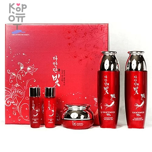 Daandan Premium Red Ginseng 3 Set - Набор средств для питания и ухода с Красным Женьшенем (тонер, эмульсия, крем). , купить с доставкой на дом Все средства набора созданы на основе экстракта красного женьшеня, который замедляет процессы старения и увядания кожи, защищает от неблагоприятного воздействия внешних факторов. Вытяжка красного женьшеня также обладает противовоспалительными свойствами, убирает раздражения и покраснения, придает лицу здоровый цветущий вид.