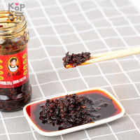 Соус острый Lao Gan Ma Crispy Chilli in Oil - с хрустящим перцем чили, 280гр.