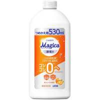 LION "Charmy Magica+" Dishwashing Liquid - Концентрированное средство для мытья посуды с фруктово-апельсиновым ароматом.