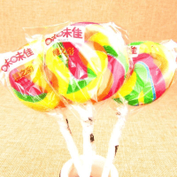 Леденцы на палочке радужные Weiweijia Rainbow Lollipops