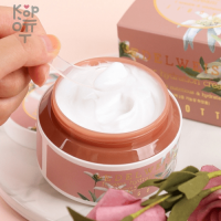 Jigott EDELWEISS FLOWER HYDRATION CREAM Увлажняющий крем для лица с экстрактом эдельвейса 100мл.