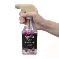 ​Lion Soflan Aroma Rich Juliette Разглаживающий Мист для белья сочетающий в себе сладкие ароматы ванили и сладкой амбры с завораживающими цветочными нотами лунного света и ландыша