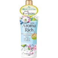 ​Lion Aroma Rich Sarah Aqua Flower - Кондиционер для белья с ароматом ландыша и водяной лилии и со свежестью груши, и морской воды.