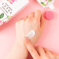 Jigott SECRET GARDEN LOTUS HAND CREAM Крем для рук "Лотос" 100мл.