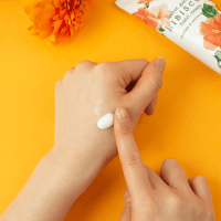 Jigott SECRET GARDEN HIBISCUS HAND CREAM Крем для рук "Гибискус" 100мл.