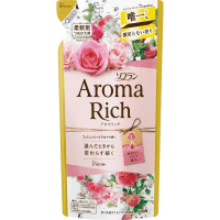 ​Lion Soflan Aroma Rich Diana - Кондиционер для белья с нежным женским ароматом, нежно окутывающим чистую английскую розу тонкой пудровой сладостью.