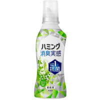 Kao Humming Feeling Refresh Green - Кондиционер для белья с антибактериальным эффектом, с ароматом Ромашки и Зелени.