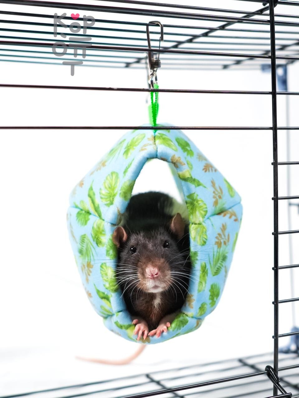 Гамак подвесной из фетра Bambini Pets "Мяч регби" для грызунов и хорьков 18*13*13 см