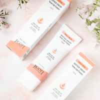 Jigott Daily Real Cica Water Drop Tone Up Cream - Увлажняющий крем для лица с экстрактом азиатской центеллы 50 мл