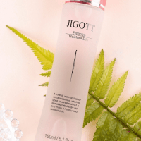 Jigott Essence Moisture Skin - Восстанавливающий тонер с коллагеном 150 мл