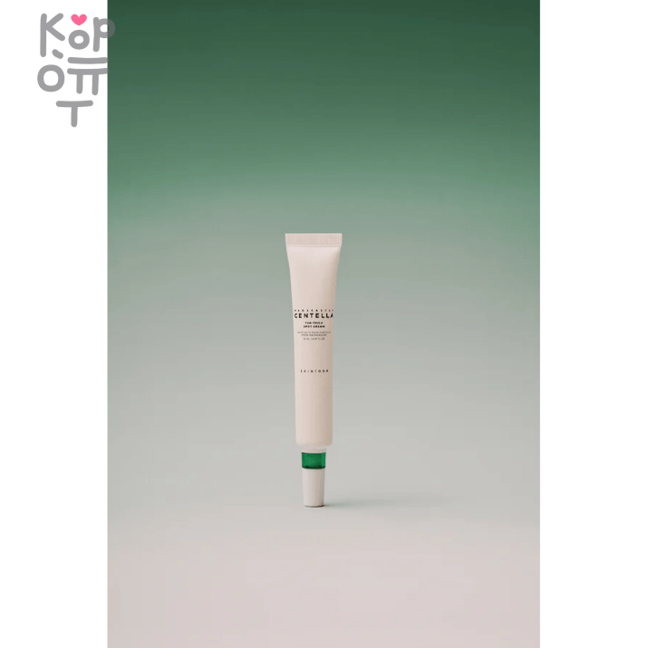 Skin1004 Madagascar Centella Tea-Trica Spot Cream - Точечный крем с Центеллой для проблемных зон 20гр., купить с доставкой на дом Точечный крем с центеллой для проблемных зон SKIN1004 Madagascar Centella Spot Cream воздействует на участки кожи, которым нужно особенное внимание: средство успокаивает покраснение и раздражение, мягко осветляет и отшелушивает, выравнивая микрорельеф.