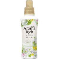 LION Aroma Rich Ellie Linen Conditioner - Парфюмированный кондиционер для белья Элли с ароматом натуральных масел.