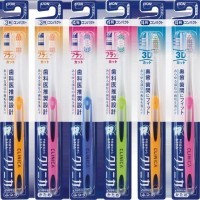 LION Clinica Flat Cut Зубная щётка с V-образными кончиками щетины и компактной чистящей головкой