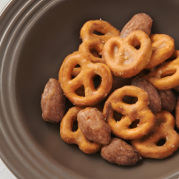 Hbaf Caramel Salted Almond & Pretzel - Миндаль с соленой карамелью и бретцелями.