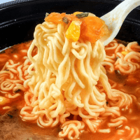 Лапша быстрого приготовления Uni-Tang Korean spicy beef noodle soup, суп с лапшой из говядины по-корейски, 125гр.